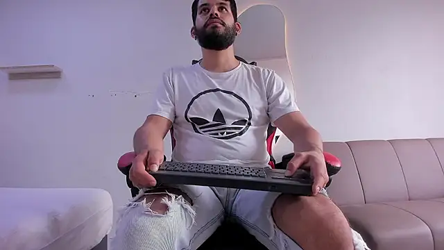 LucasBeaumont online show from February 2026 01:54:01 PM