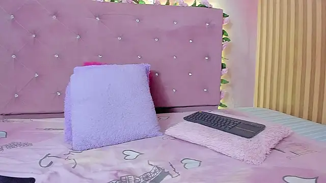 lovely  kiss   online show from May 2026 06:17:02 PM