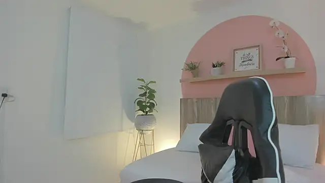 ivette swan online show from May 2026 07:08:02 PM