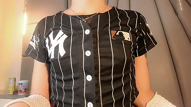 Snapshot of Miss-Saraii chatting on March 2026 08:52:01 PM Miss-Saraii online show from March 2026 08:52:01 PM