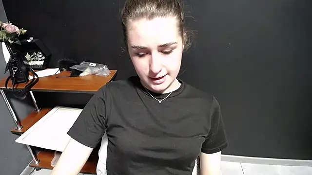 Sunny siren online show from May 2026 12:22:02 PM