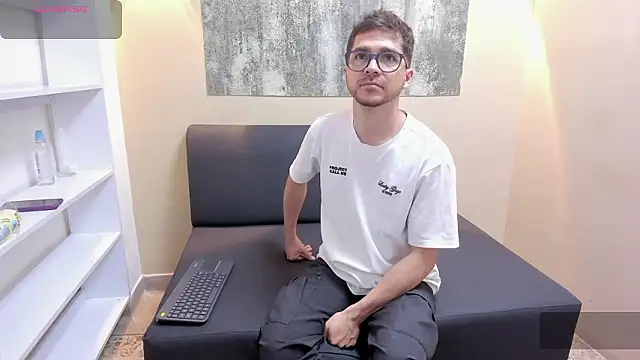 MATTHEW EVANS1 online show from February 2026 01:16:01 PM