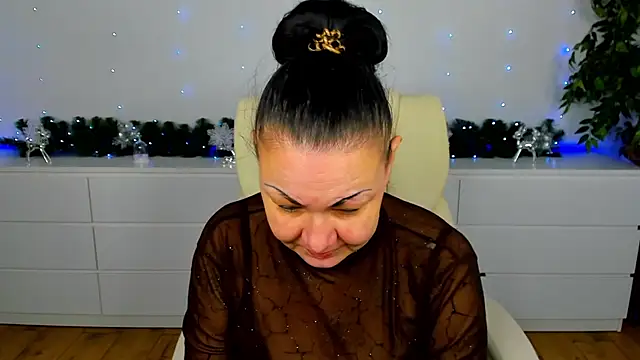 Snapshot of IrissMoon chatting on January 2026 06:51:02 AM IrissMoon online show from January 2026 06:51:02 AM