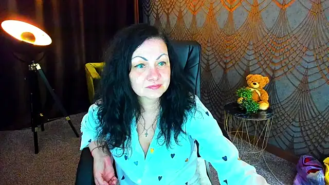 IrissMoon online show from May 2026 04:13:01 PM