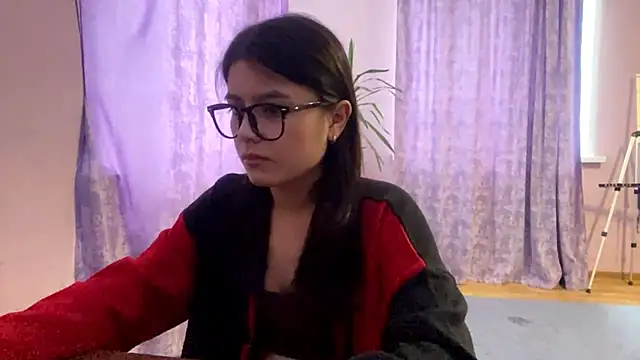 SaintMari online show from April 2026 01:37:02 PM