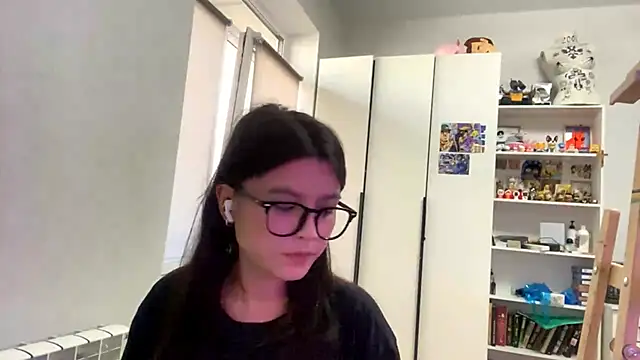 SaintMari online show from May 2026 12:21:02 PM