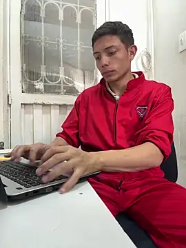 santiObrero online show from April 2026 08:29:02 PM