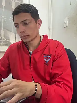 santiObrero online show from April 2026 03:28:02 PM