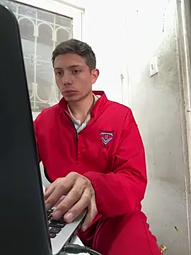 santiObrero online show from April 2026 09:08:01 PM