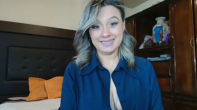 aitanalove  online show from May 2026 11:32:01 PM