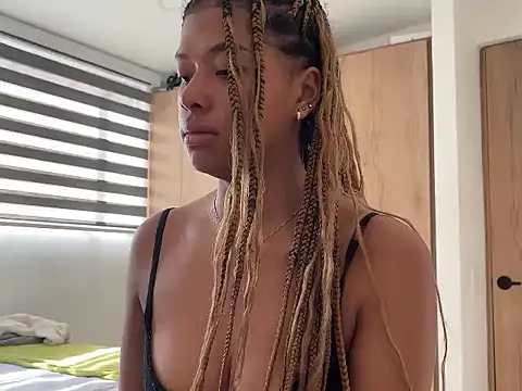 Sofhii online show from February 2026 01:39:01 PM