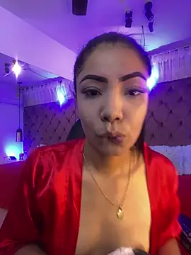 Auri   online show from April 2026 07:44:02 PM