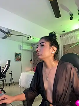 Auri   online show from June 2026 07:14:01 PM