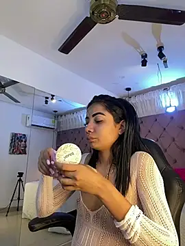 Auri   online show from June 2026 07:27:01 PM