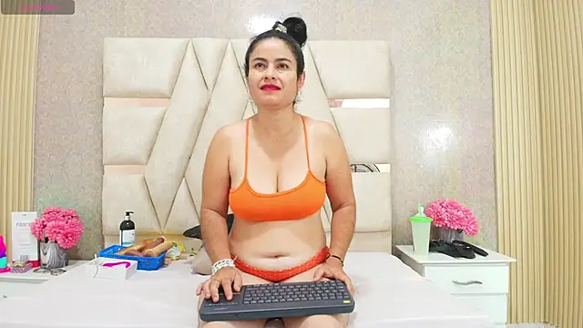 CrystallGomes online show from April 2026 04:26:01 PM