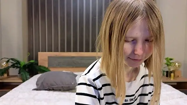 EssieVogel online show from February 2026 05:02:01 AM