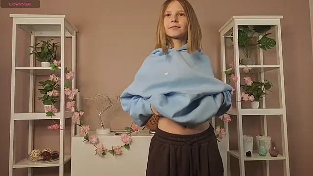 EssieVogel online show from February 2026 05:09:02 PM