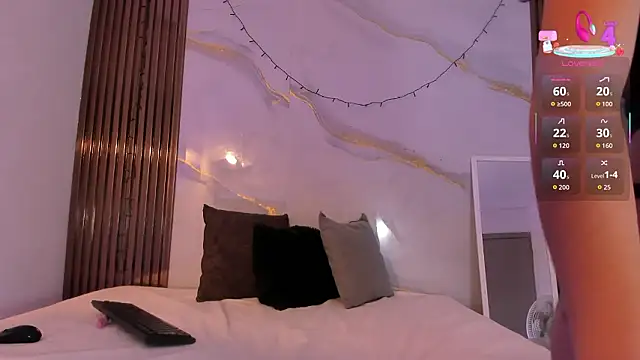 LuciaCute1 online show from February 2026 12:32:01 PM