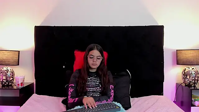 Snapshot of queen_missy chatting on May 2026 08:14:02 PM queen missy online show from May 2026 08:14:02 PM