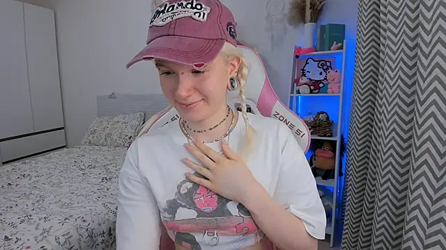 Mia WaterFall online show from February 2026 03:44:02 AM