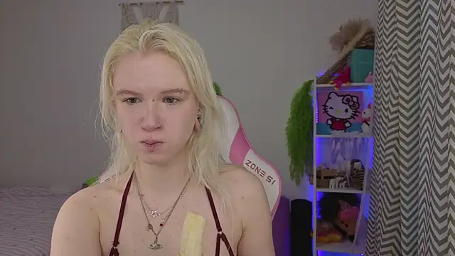 Mia WaterFall online show from April 2026 03:19:01 AM