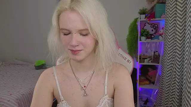 Mia WaterFall online show from April 2026 03:32:02 AM