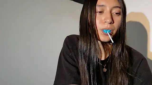 isabella nowa online show from June 2026 11:40:02 PM