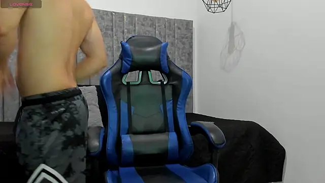 Calvin Hunter online show from April 2026 02:04:02 AM