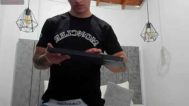 Calvin Hunter online show from June 2026 10:01:02 PM