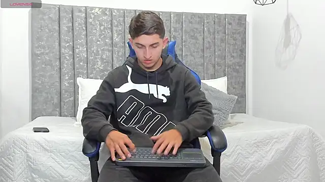 Calvin Hunter online show from June 2026 03:00:01 AM