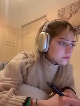 MelliMoon online show from March 2026 04:58:01 PM