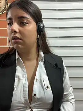 Snapshot of A-uroora chatting on February 2026 07:54:02 AM A-uroora online show from February 2026 07:54:02 AM