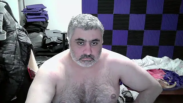 Snapshot of Bear_1985 chatting on January 2026 04:43:02 PM Bear 1985 online show from January 2026 04:43:02 PM