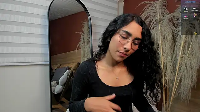 scarlett25   online show from April 2026 09:39:01 PM