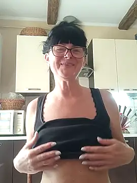 Snapshot of AliceSwan57 chatting on June 2026 06:33:01 AM AliceSwan57 online show from June 2026 06:33:01 AM