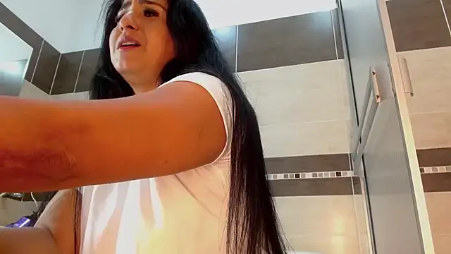 Miia Rosee  online show from June 2026 11:53:02 PM