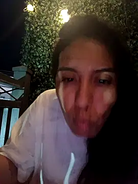 Snapshot of LizaLorini chatting on April 2026 12:33:01 AM LizaLorini online show from April 2026 12:33:01 AM