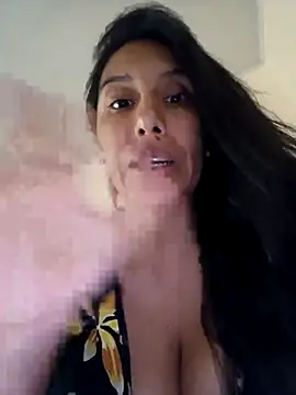 Snapshot of LizaLorini chatting on April 2026 05:43:01 PM LizaLorini online show from April 2026 05:43:01 PM