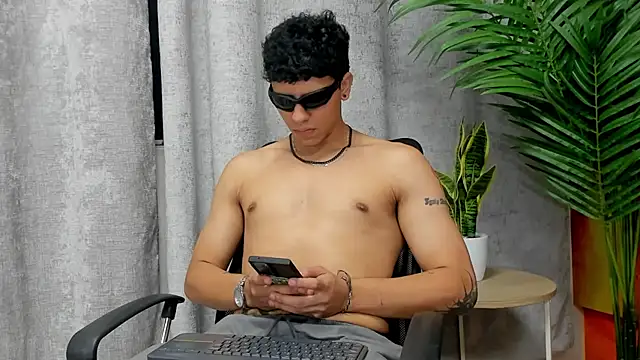 Snapshot of Tobias_Vega chatting on May 2026 06:54:01 AM Tobias Vega online show from May 2026 06:54:01 AM