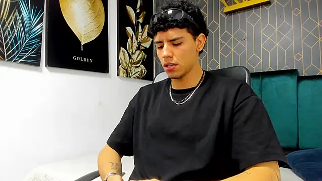 Snapshot of Tobias_Vega chatting on May 2026 01:33:02 AM Tobias Vega online show from May 2026 01:33:02 AM