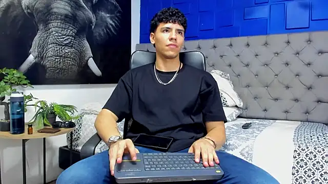 Snapshot of Tobias_Vega chatting on May 2026 12:28:02 AM Tobias Vega online show from May 2026 12:28:02 AM