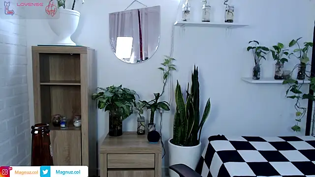 Magnuz Col online show from May 2026 07:33:01 PM