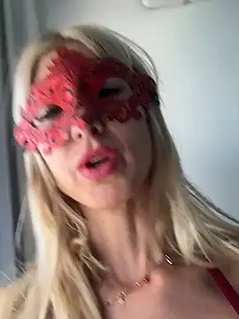 Snapshot of triiniiity chatting on January 2026 05:06:02 PM triiniiity online show from January 2026 05:06:02 PM