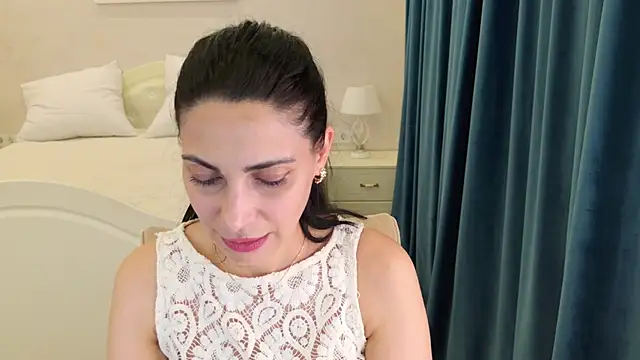 LovelyBeatrice online show from June 2026 06:33:01 PM