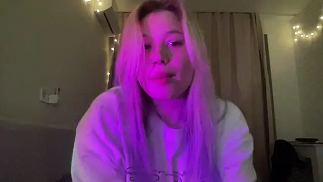 Lulu Di online show from March 2026 09:52:01 PM