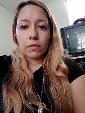 lunaruiz12 online show from February 2026 05:44:02 PM