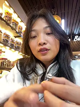 Lyn-be99 online show from April 2026 02:41:01 PM