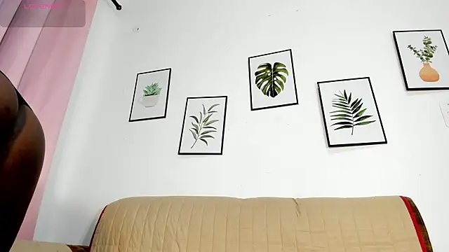 DomenicaW online show from February 2026 12:32:02 PM