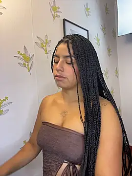 Laia white online show from May 2026 11:28:01 AM