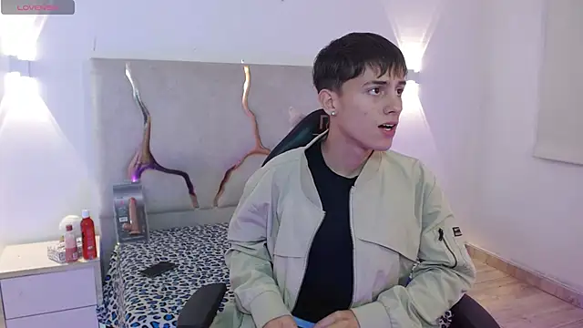 Snapshot of EVAN_TAY chatting on February 2026 02:52:02 AM EVAN TAY online show from February 2026 02:52:02 AM